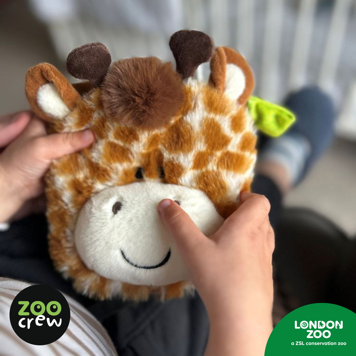 Hand-Puppet Cloth Book Giraffe 6 (9781836428763) by Make Believe Ideas
