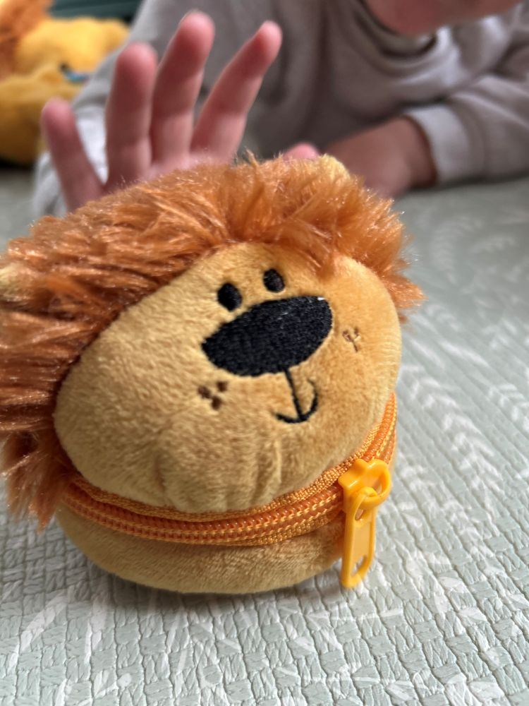 Zippazoo Bag Buddy Lion